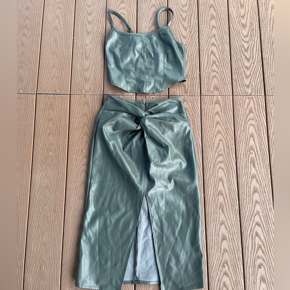 Two Set Olive Green Set - Picture 12 of 12